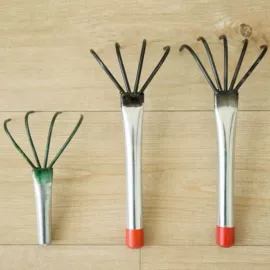 锄头;铲子;耙子