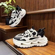 �����¿����e�L��������ϵ�Ь�аٴ�ƴɫ�r�г������m�ٴ��\��Ь