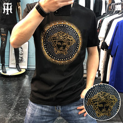 半袖のtシャツの男性の欧米のファッションのブランドのヨーロッパ駅の男性の美人の頭のアイロンをかけます。
