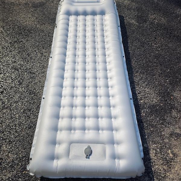 Built-in sponge air pump inflatable mattress for two or one person, suitable for outdoor camping, moisture-proof, can be connected to other mattresses, portable outdoor air bed