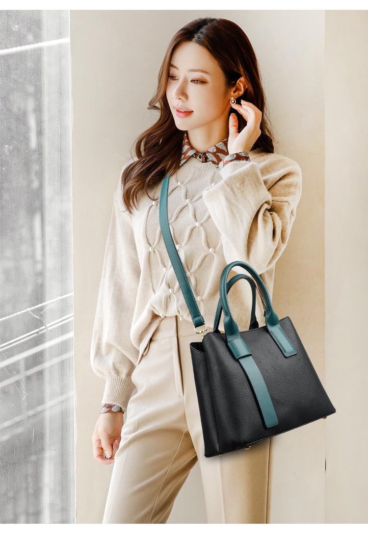 Crossbody Bag in Red
