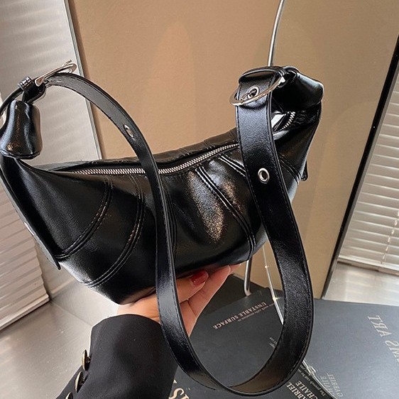 包邮2025夏季爆款牛角单肩包包女跨境大容量时尚质感斜挎水饺女包