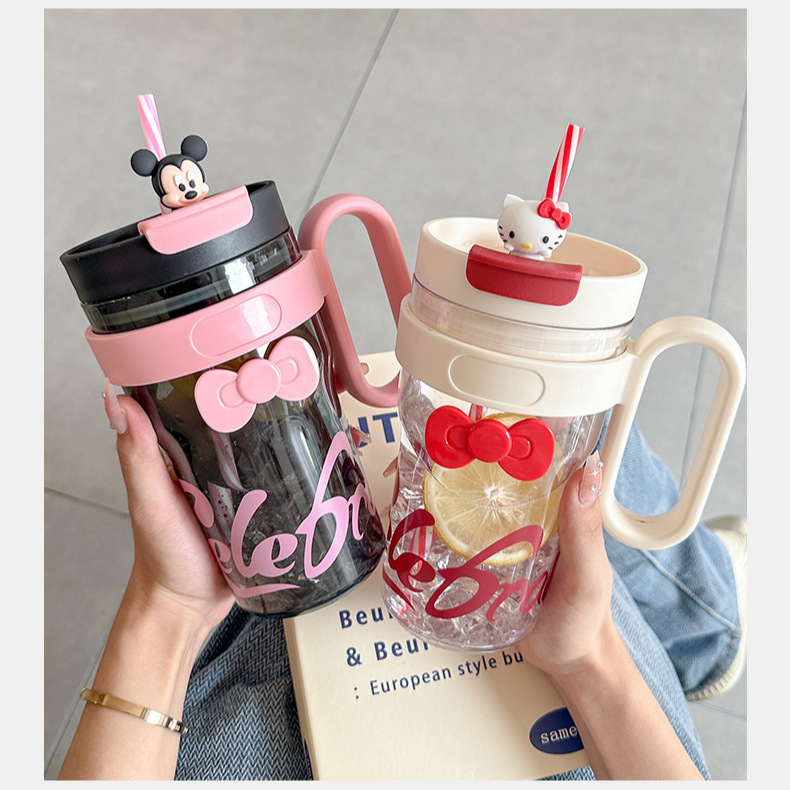 Taza de agua simple de mango de personalidad de material plástico creativo portátil doble bebida taza de paja de plástico taza de alto valor facial taza de estudiantes
