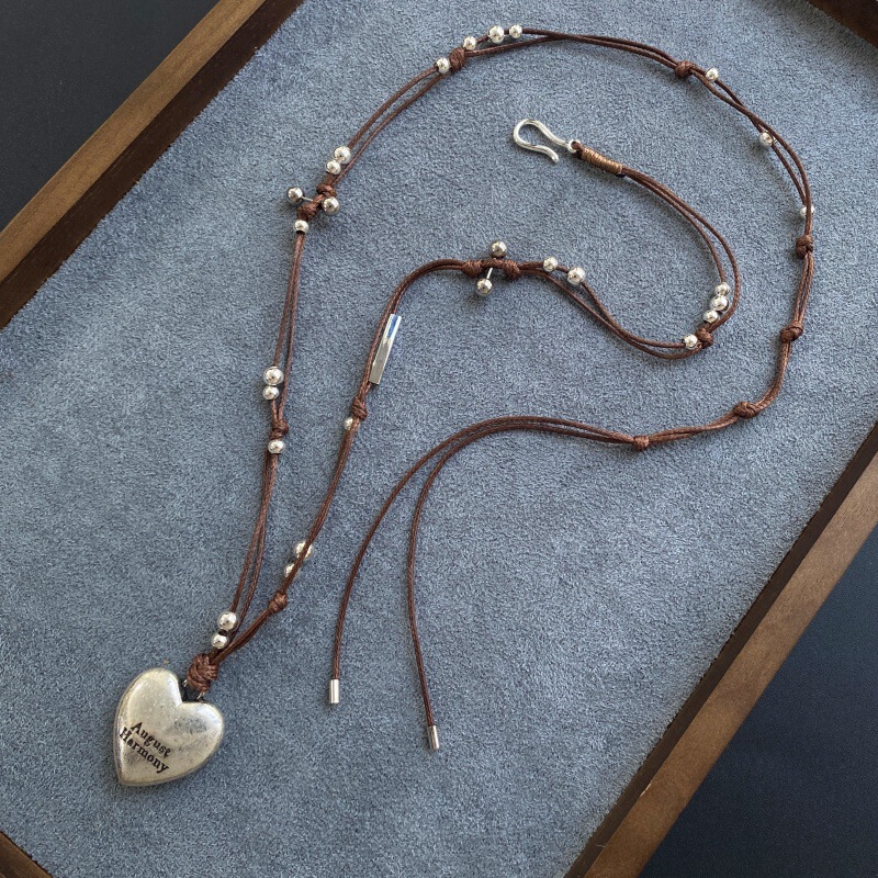 Korean Simple Niche Heart Pendant Hand-Woven Long Necklace Retro Elegant High-End Beaded Versatile Sweater Chain Korean Simple Niche Heart Pendant Hand-Woven Long Necklace Retro Elegant High-End Beaded Versatile Sweater Chain