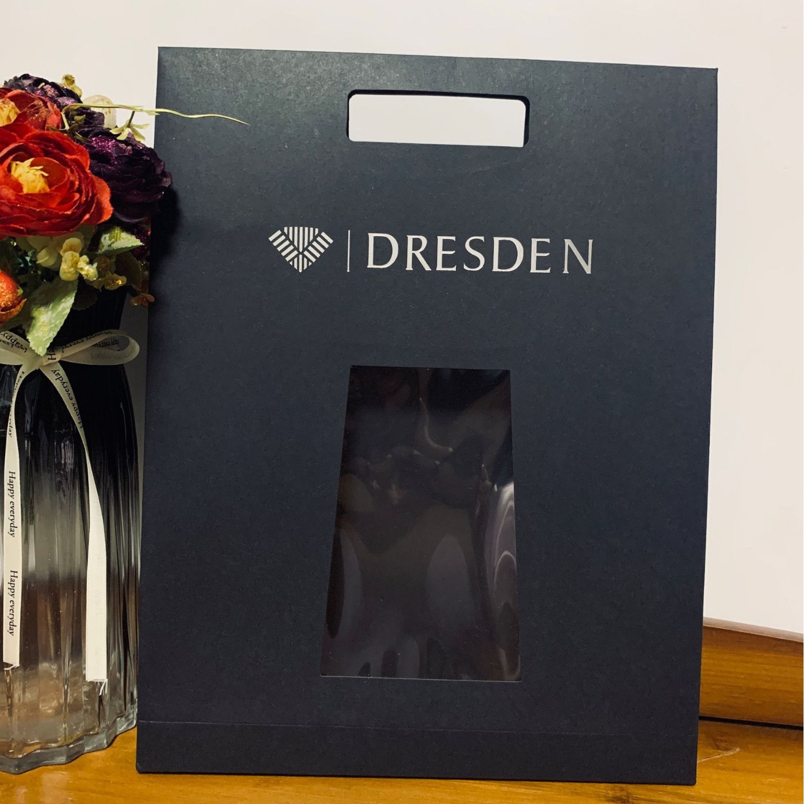 黑卡纸烫银纸袋 男士衬衫包装纸盒 开天窗手提式魔术贴封口服装袋