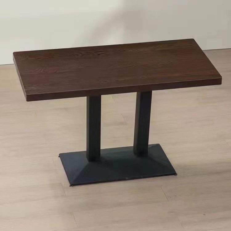 검은색