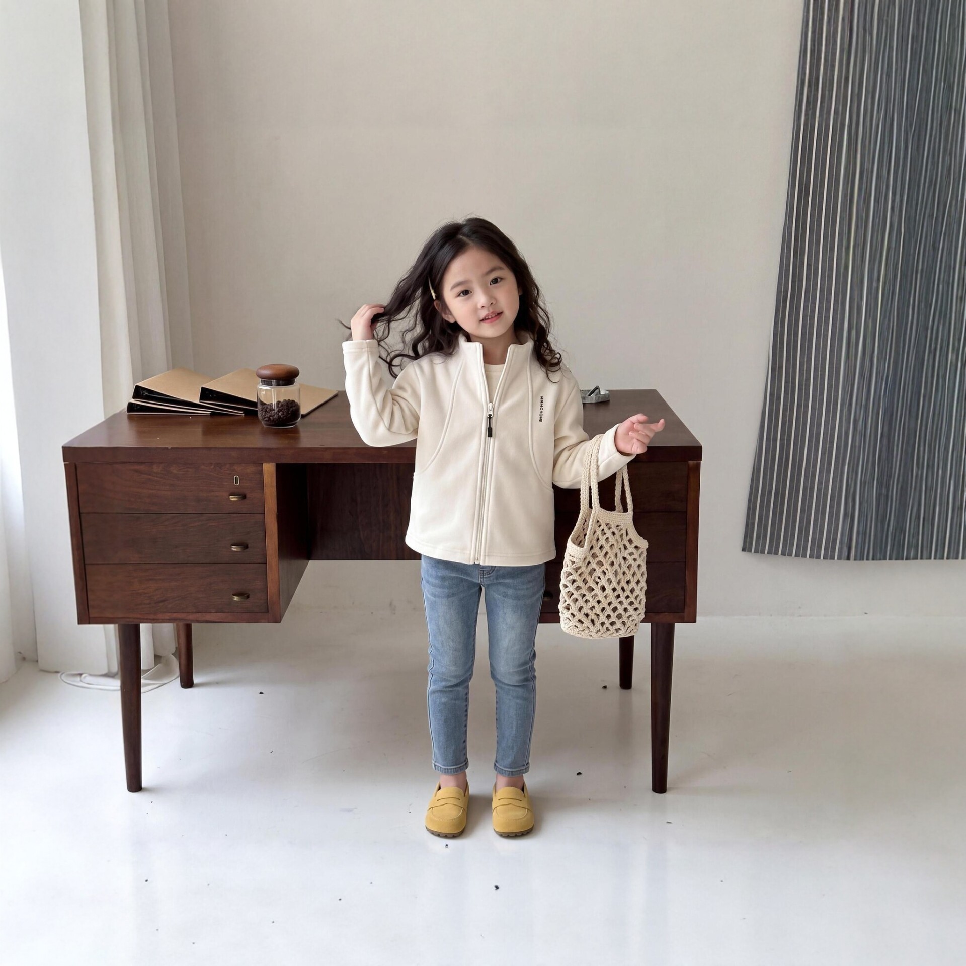 【Lightning Warehouse Bestseller】Girls' Warm Fleece-Lined Slim Fit Sweatshirt for Fall and Winter, for Older Children