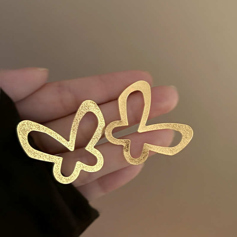 Pendientes de perlas de mariposa de flores retro de oro real, agujas de plata galvanizadas, pendientes de diseño exagerado, pendientes de sentido avanzado de nicho