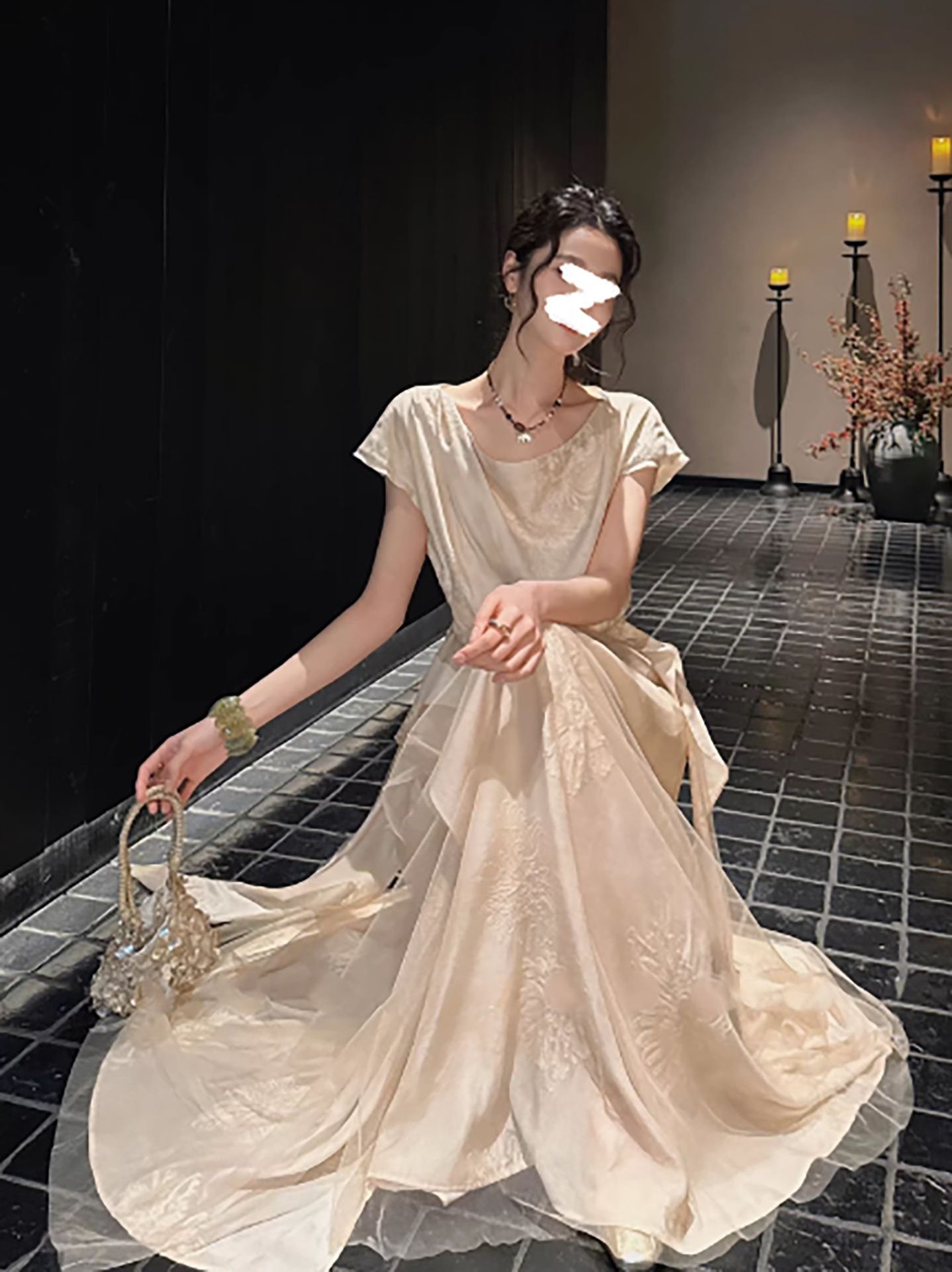 Đầm maxi nữ thắt eo phong cách tân cổ điển, tay ngắn, thêu hoa kết hợp voan nhiều tầng — Bột đào