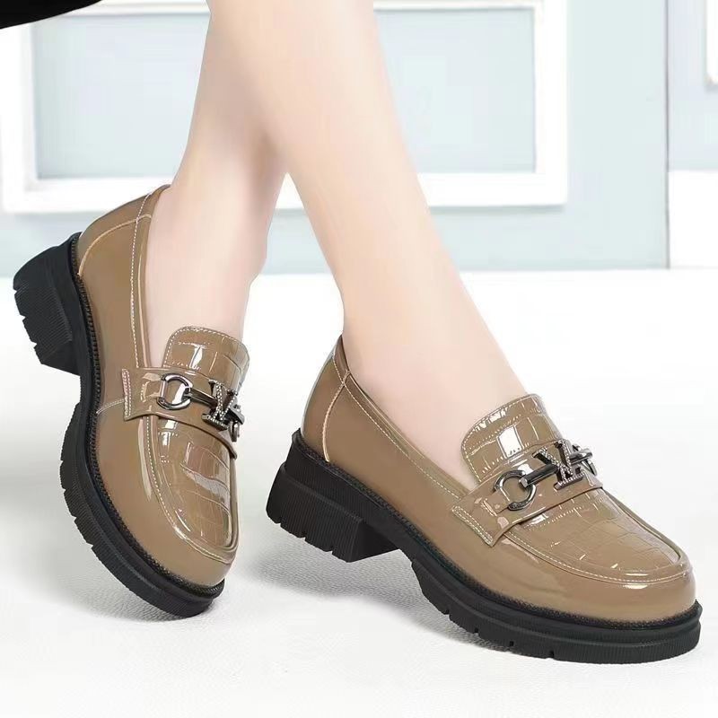 Dragonfly rojo primavera nuevo tipo de zapatos de lefour de suela gruesa de mujer zapatos de cuero de tacones gruesos zapatos de cuero de estilo británico zapatos de cuero esmalte para viajar