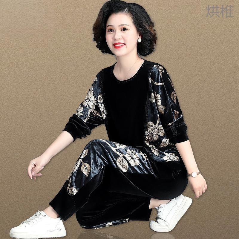 Z儘中年妈妈春装新款上衣中老年人金丝绒运动服套装女春秋洋气两