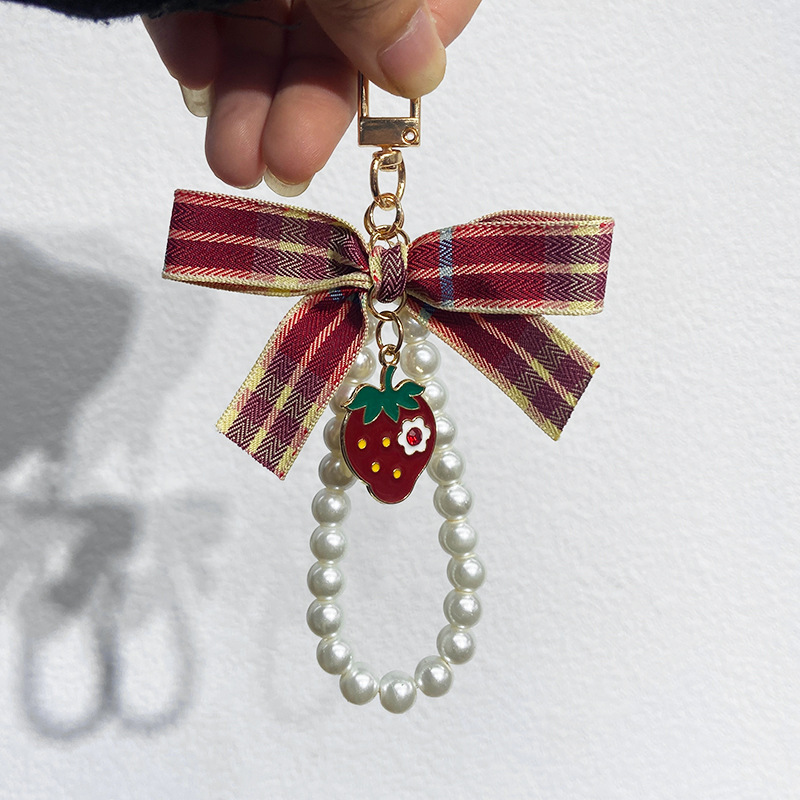 18g Weight Bag Pendant, Keychain Classification 1 Piece Quantity Holiday, Banquet, Daily Occasion Metal Material Strawberry Pattern Unisex Gender Korean Style Style Korean Style Strawberry Metal Unisex Bag Pendant Keychain 9