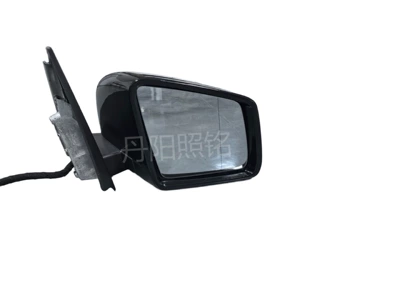 The rearview mirror is Rearview mirror/rearview mirror - right-assembly
