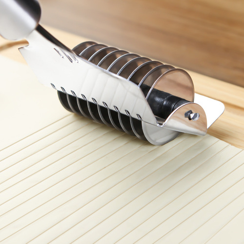 Creative stainless steel rolling noodle cutter, noodle slicing tool, manual noodle cutter, noodle divider, multi-functional pasta machine