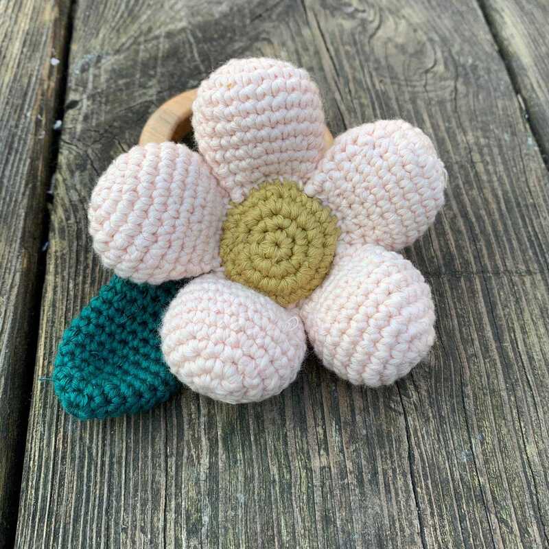 Cross-border Crochet Champagne Golden Flower Rattle Baby Doll Baby Soothing Toy Bite Crochet Toy Cross-border Crochet Champagne Golden Flower Rattle Baby Doll Baby Soothing Toy Bite Crochet Toy