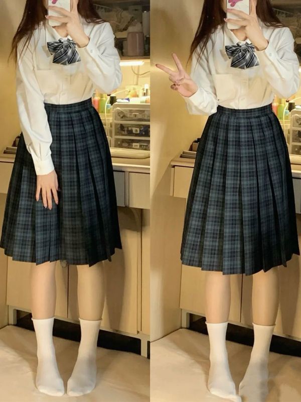 Genuine student pleated skirt