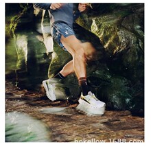 �羳���l���� ��Ů����ԽҰ��ˮͽ