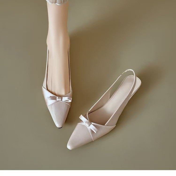 2026 nuevos zapatos de mujer de verano franceses temperamento universal suave arco ligero sandalias de punta