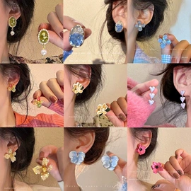 项链;耳钉;手链