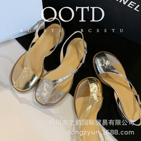 Fashionable retro sandals open toe with a strap flat