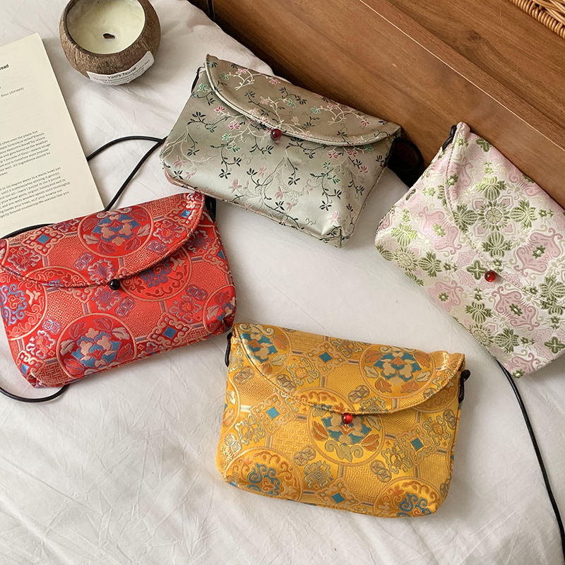 Bolso de mujer alta sensación 2025 nuevo estilo nacional bordado bolso de almacenamiento flor triturada bolsa maquillaje bolso de hombro