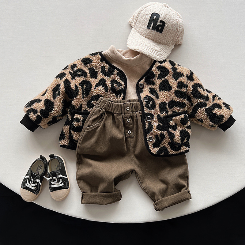 Abrigo de felpa con estampado de leopardo para niños 2024 Invierno Engrosado para niños cálido japonés y coreano ropa para niños y niñas abrigo personalizado