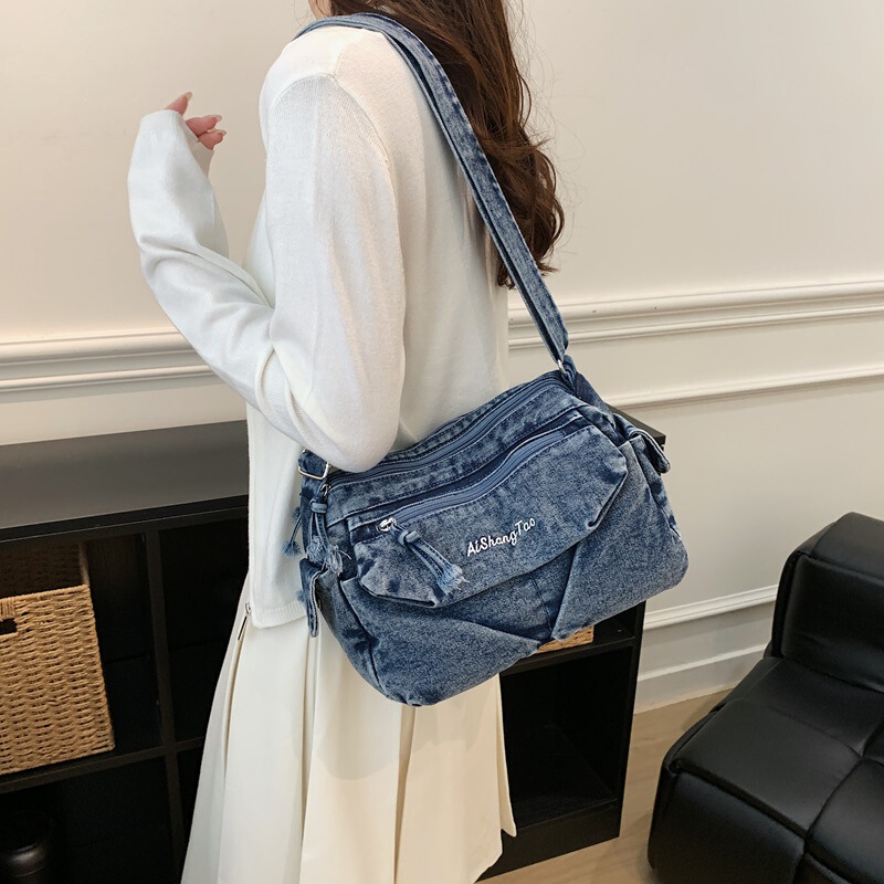 2026 New Korean Denim Washed Casual Embroidered Shoulder Bag Trendy Cute Fashionable Versatile Commuting Crossbody Bag
