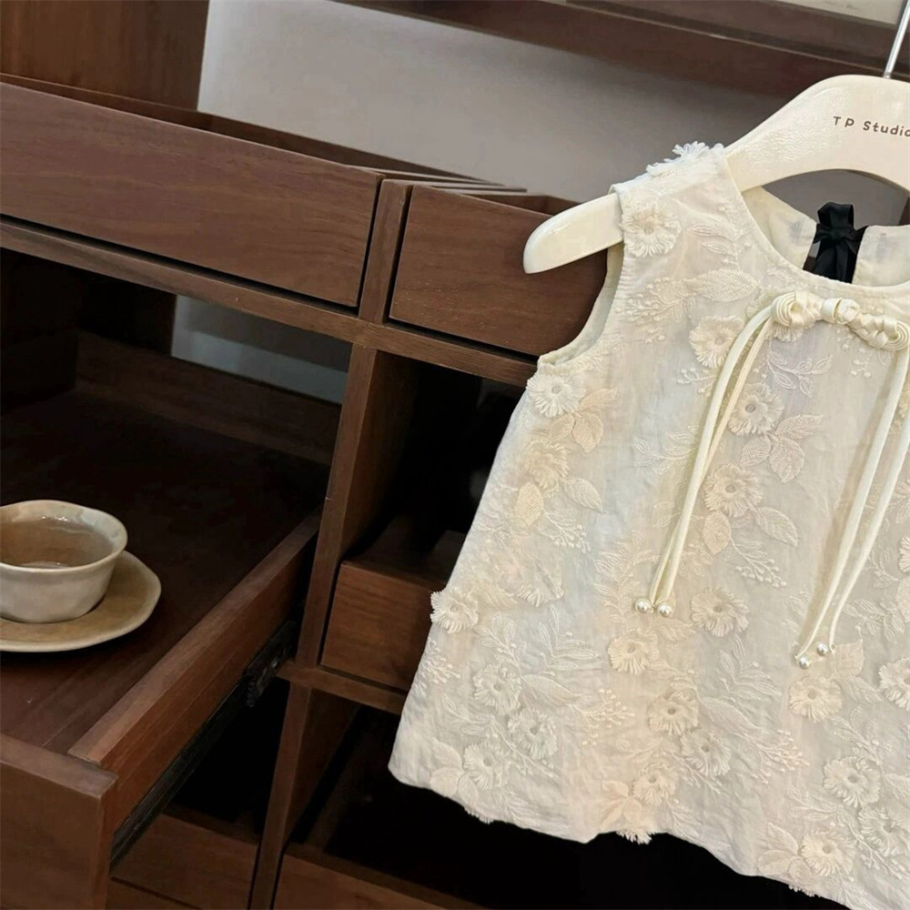 ¡Chao Feng Qi es hermoso! Bebés pesados nuevos chinos de verano alta sensación chaleco bordado falda de princesa