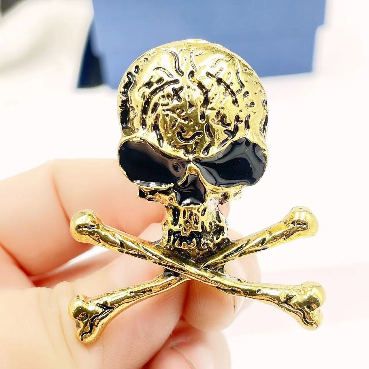 35g Weight Funny Pin Skull Alloy Plating Unisex Corsage