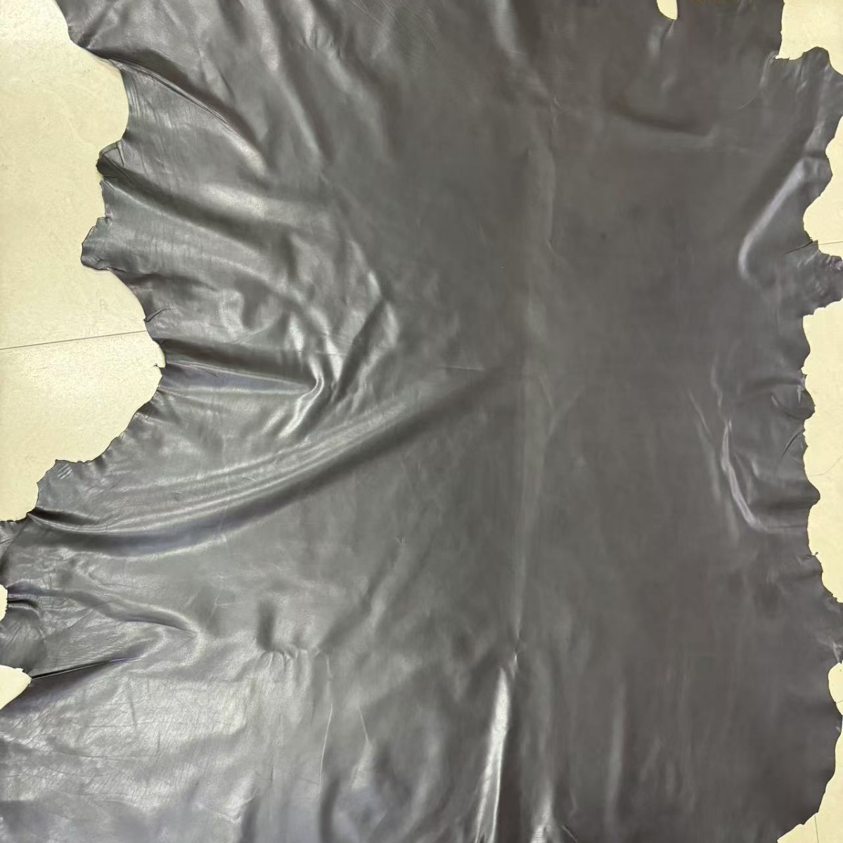 头层胎牛服装革， 深棕色 ，