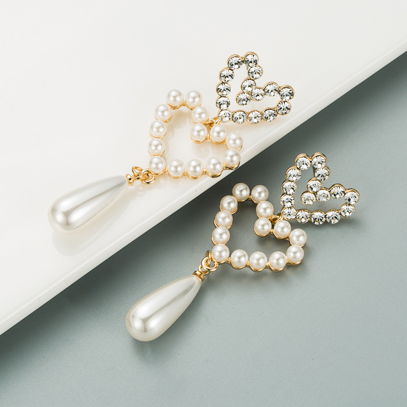 Boucles D&#39;oreilles En Forme De Coeur Avec Perles Et Diamants display picture 4