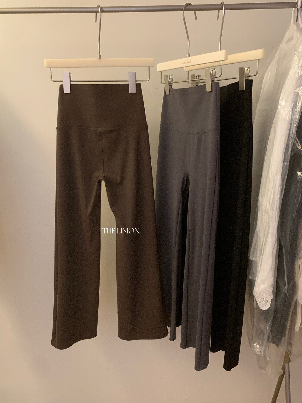 Quần legging yoga nữ cạp cao ống loe nhẹ dài 7 phân co giãn — màu đen, Màu cà phê, Xám khói chi tiết 33