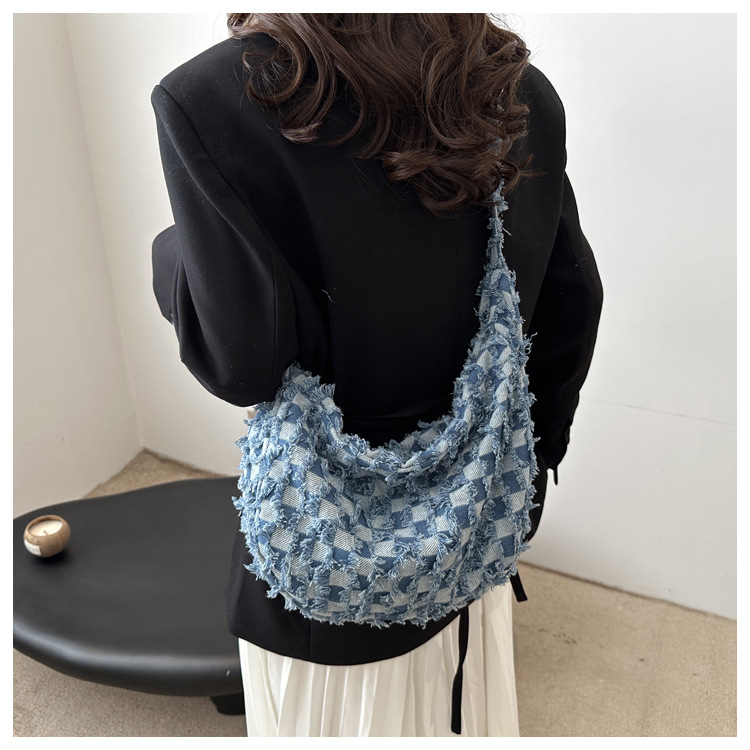 Casual and fashionable crossbody bag 2025 new style large-capacity simple checkered single-shoulder bag, personalized and versatile, lightweight underarm bag undefined
