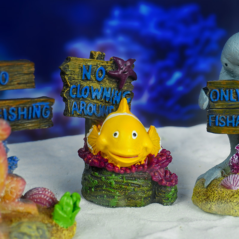 Decoración de resina decorativa de paisajismo de acuario, animal submarino, caballito de mar, cocodrilo, delfín, pez payaso, letrero al por mayor