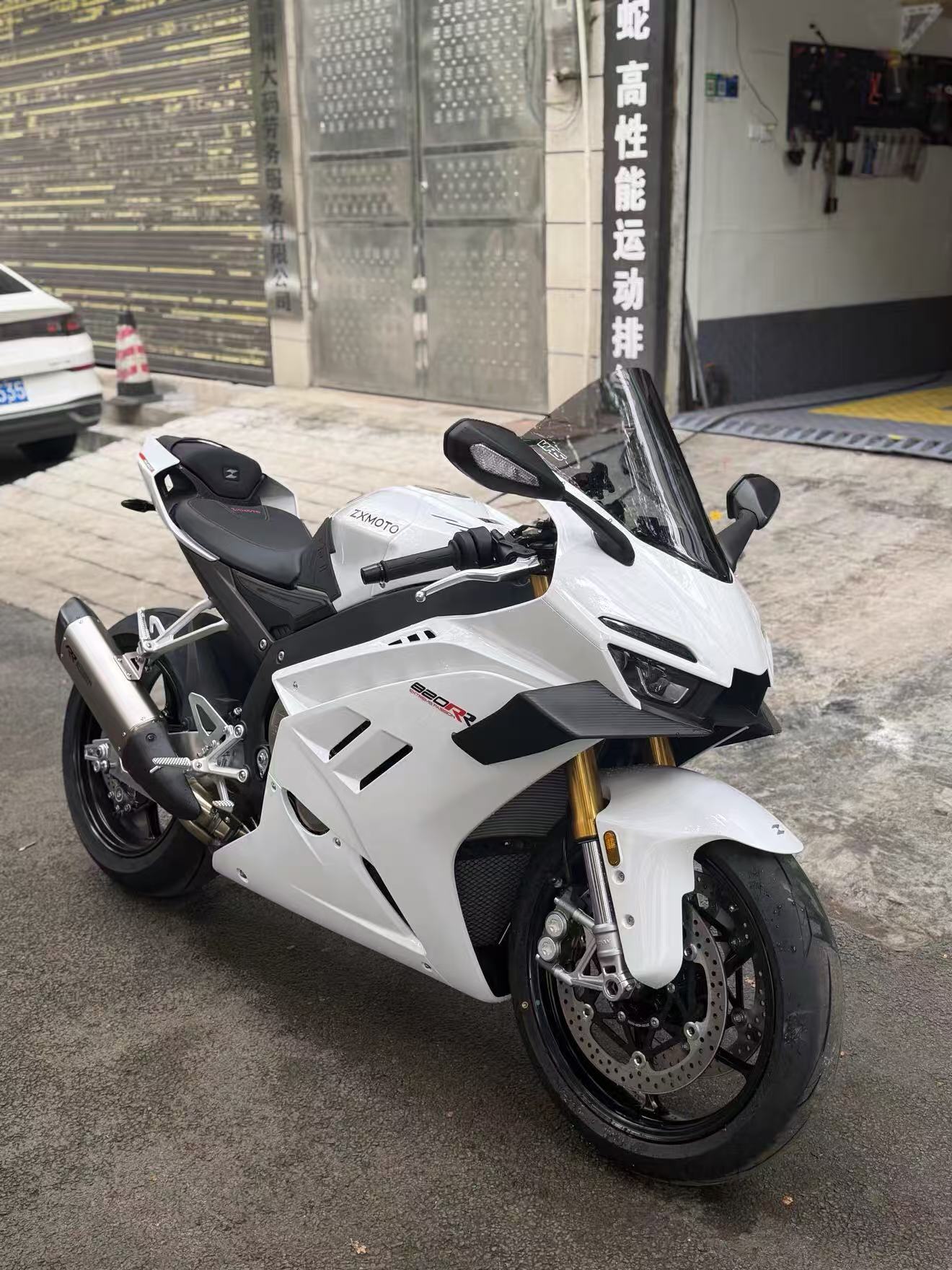 Suitable for Zhangxue Motorcycle 820rr windshield, 820RR racing model elevated front windshield