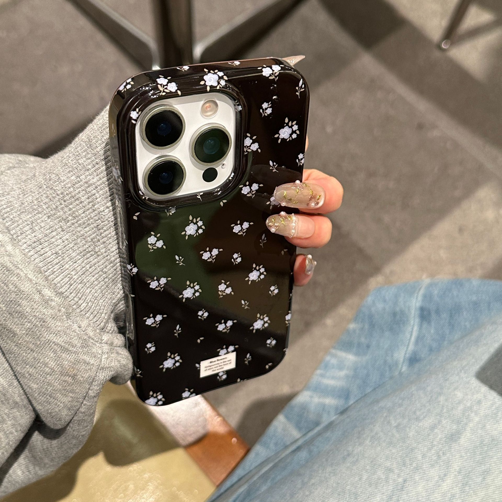 Simple, nicho, sentido avanzado, pequeño floral, adecuado para iPhone15Pro/16Pro Retro 14/13 Nuevo 16ProMax