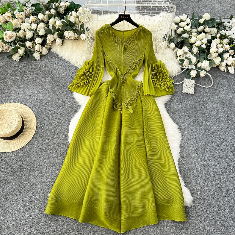 Women's Regular Dress Elegant V Neck Pleated Half Sleeve Solid Color Midi Dress Daily display picture 3