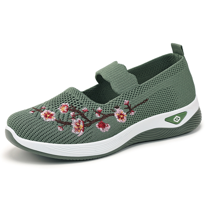 Zapatos de tela viejos de Beijing para mujer 2025 nuevos zapatos de boca baja de primavera y verano para mujer, zapatos casuales para madre, zapatos bordados de un pie