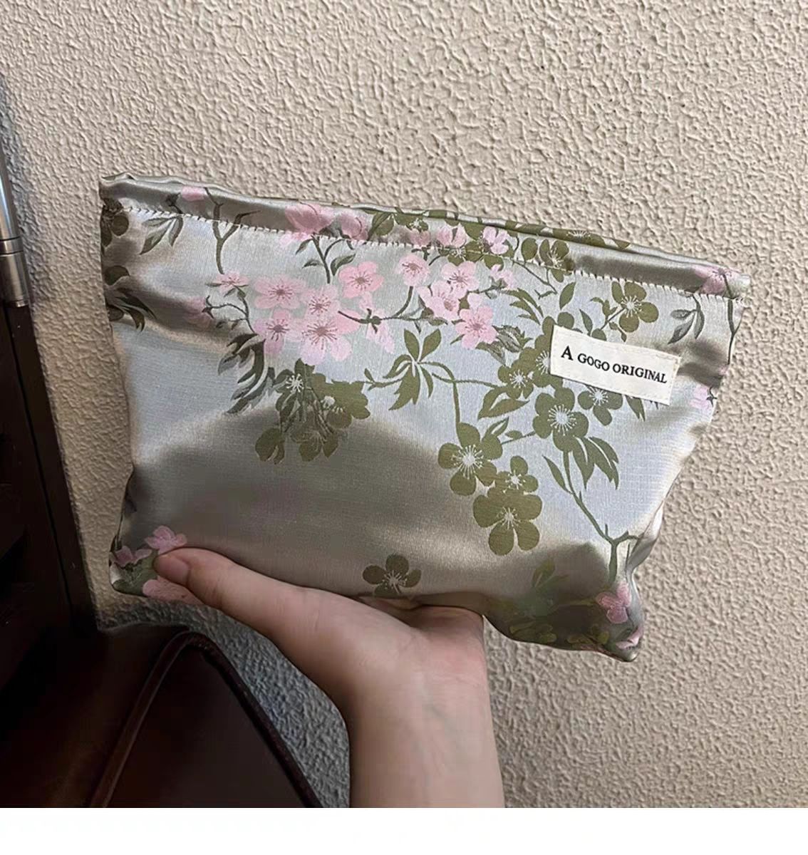 Preppy Style Flower Silk Nylon Square Makeup Bags display picture 9