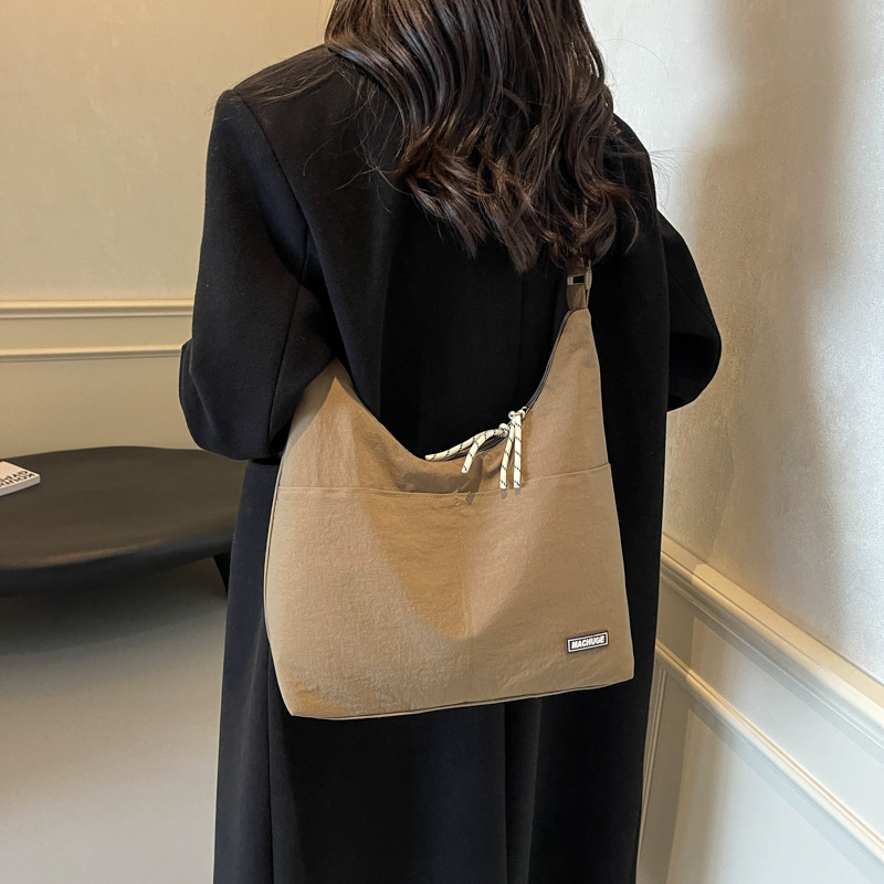 Bolso Tote de todo fósforo de moda para mujer 2024 nuevo bolso de hombro coreano popular de este año bolso de clase de gran capacidad para estudiantes universitarios