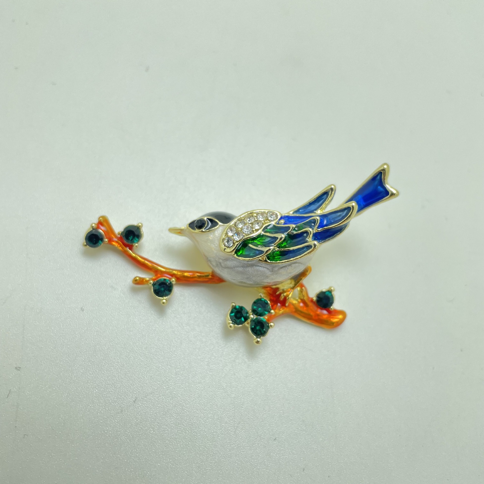 Chinese-style enamel magpie brooch, high-end mixed-color animal brooch accessory, cheongsam pin, direct supply for cross-border wholesale