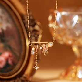 耳钉;项链;耳环