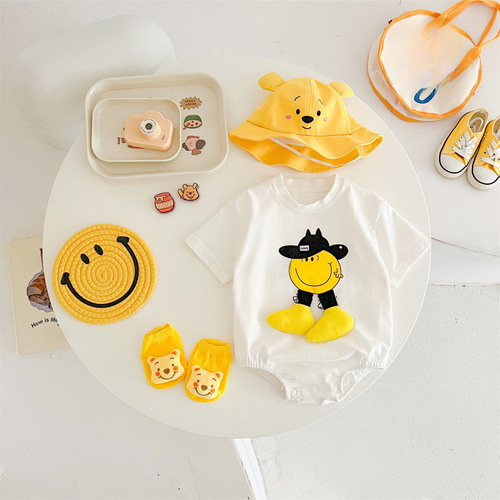Diaper set for babies and toddlers aged 0-2 years, featuring cartoon-style 3D foot shapes, unisex crawling suit set of three items