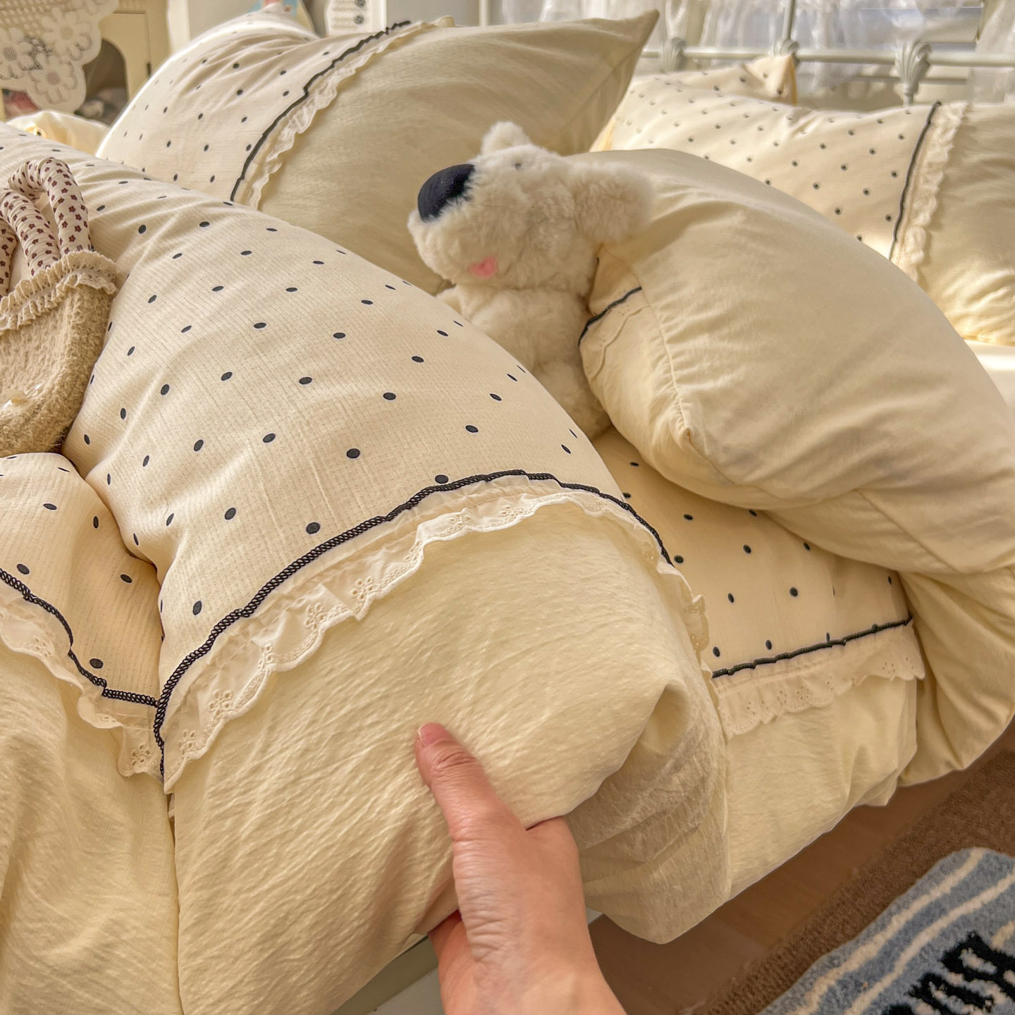 Dormir desnudo en la cama clase A tres capas de hilo cuatro piezas de algodón super suave sábanas de encaje cubierta cama dormitorio tres piezas