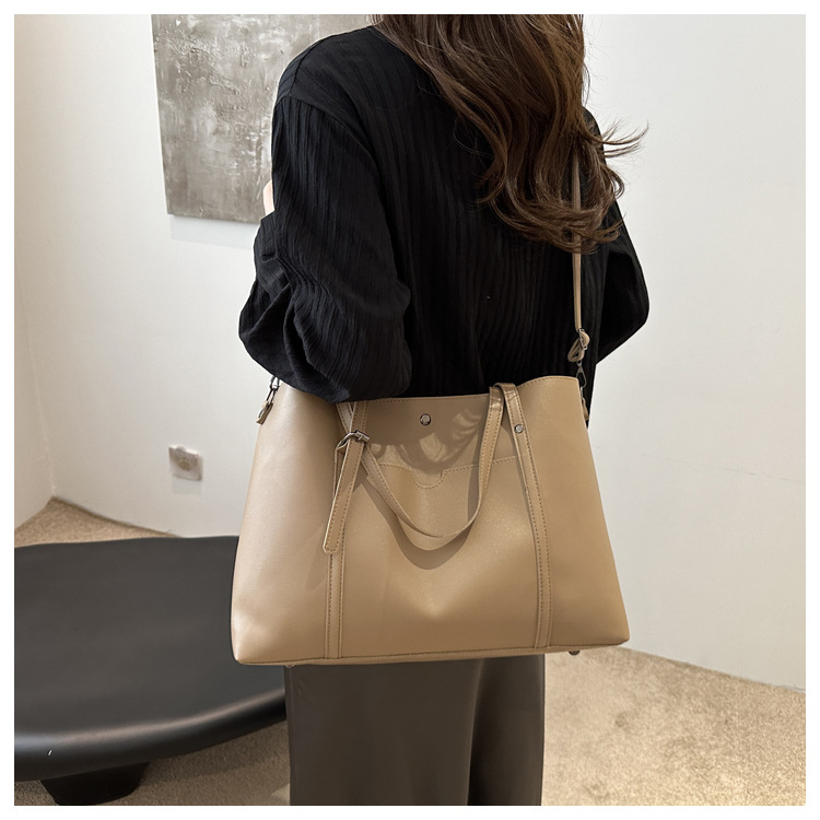 Retro texture commuting solid color simple 2024 autumn new large-capacity single-shoulder bag with a relaxed underarm tote bag undefined