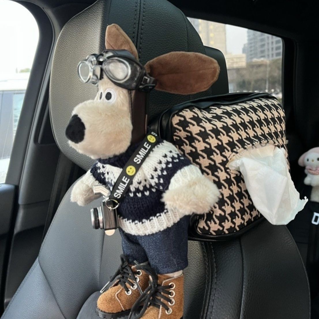 Car Tissue Box Car Cartoon Decorative Tissue Box Creative Cute Car Seat Back Hanging Armrest Box Tissue Box