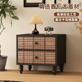 床头柜;皮艺床;梳妆台