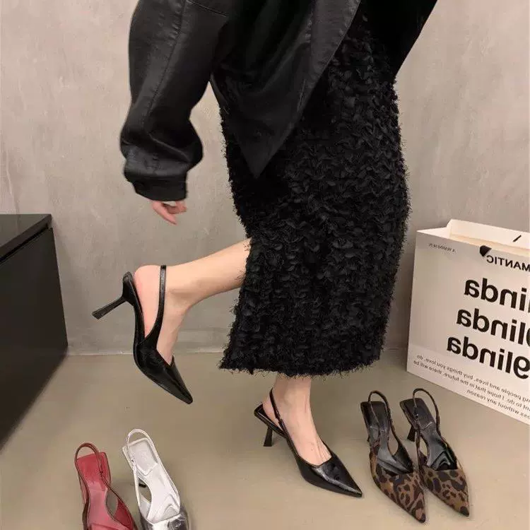 Плюс Размер острым носком Элегантные сандалии с закрытым носком 2024 новые весенне-летние серебряные туфли на высоком каблуке во французском стиле с полым шпилькой