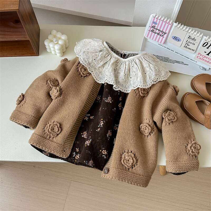 Estrella infantil de otoño 2025 nuevo producto de ropa infantil coreana suelta estilo extranjero de encaje cuello de muñeca de manga larga camisa de niñas
