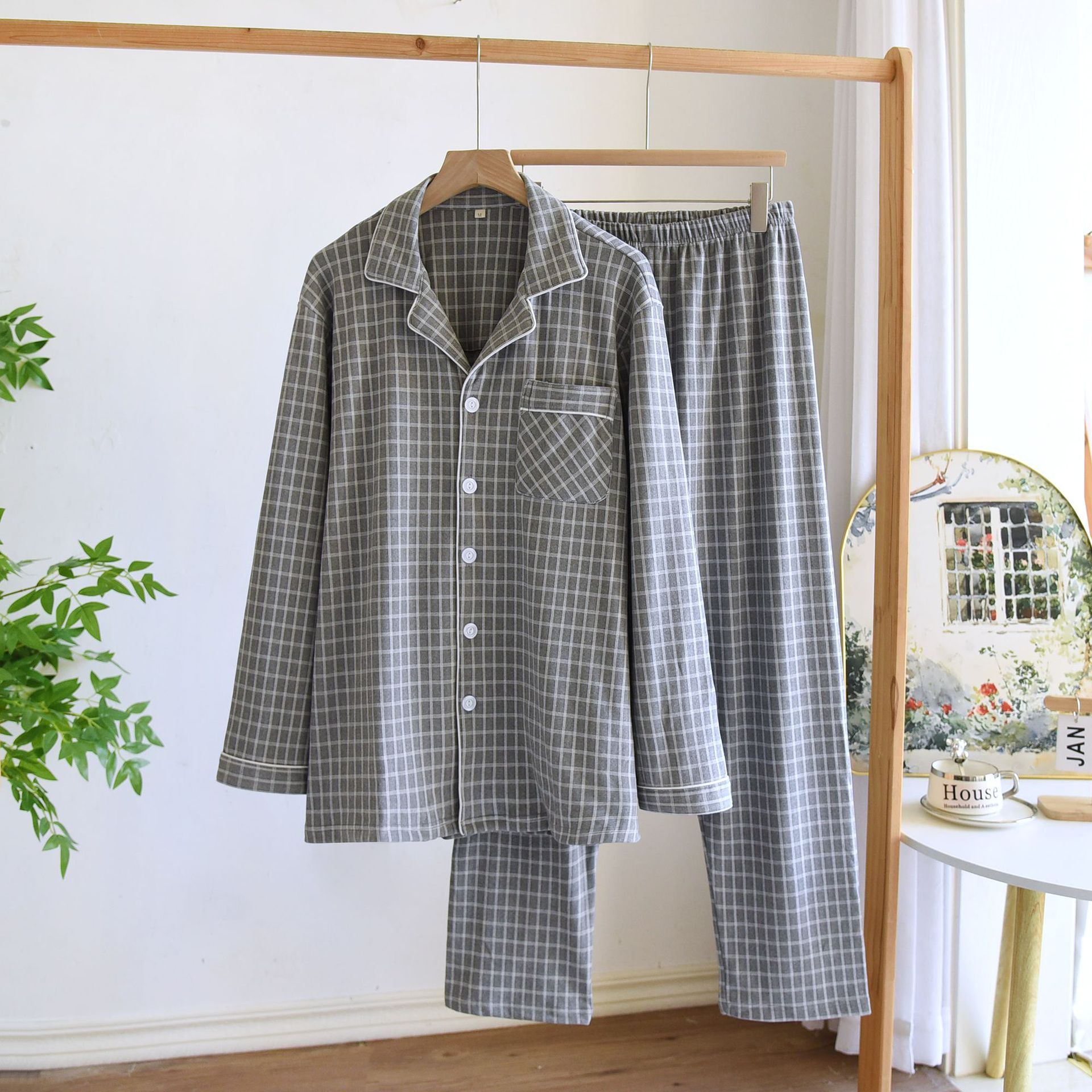 春と秋の冬の新型デコルテのカップルの長袖のズボンの家庭服は簡単でカジュアルな大きいサイズの男性の女性のパジャマのスーツです。